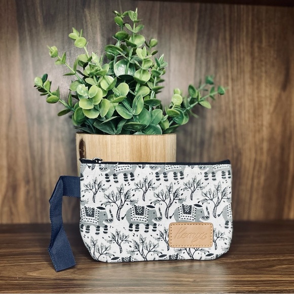 The Kemy's Crossbody Bag Purse Teal & Tan Elephant Design - Picture 3 of 8